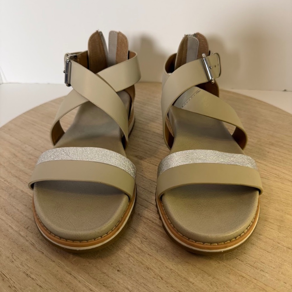 Sofft Leather Sandals Women’s 7.5M Beige Taupe Metallic Straps Ankle Zip Comfort